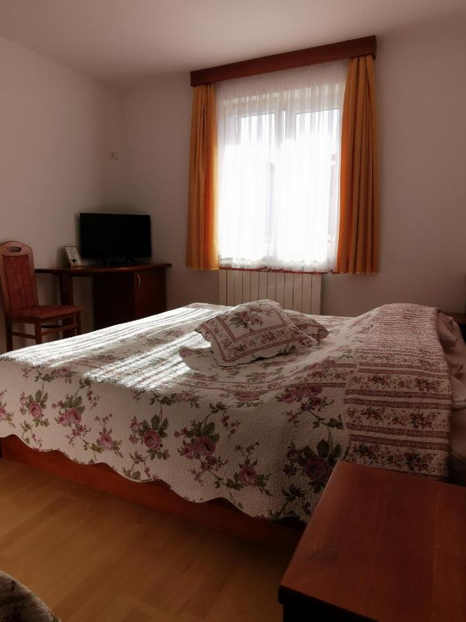 Farm Stay Pri Cepcovih Golac Exteriör bild