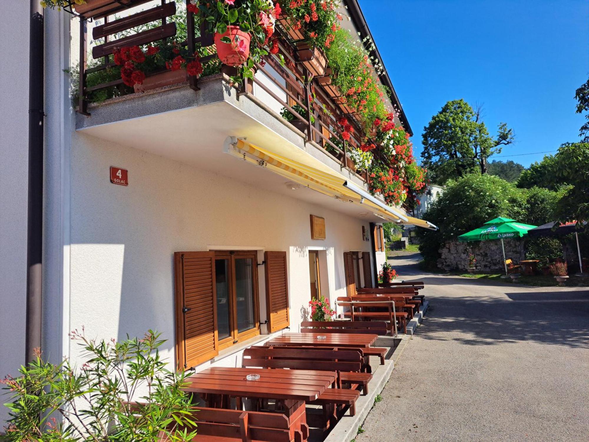 Farm Stay Pri Cepcovih Golac Exteriör bild