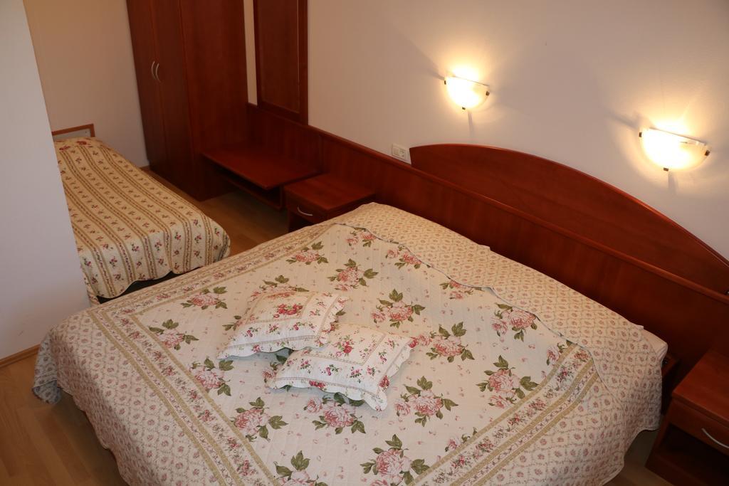 Farm Stay Pri Cepcovih Golac Exteriör bild