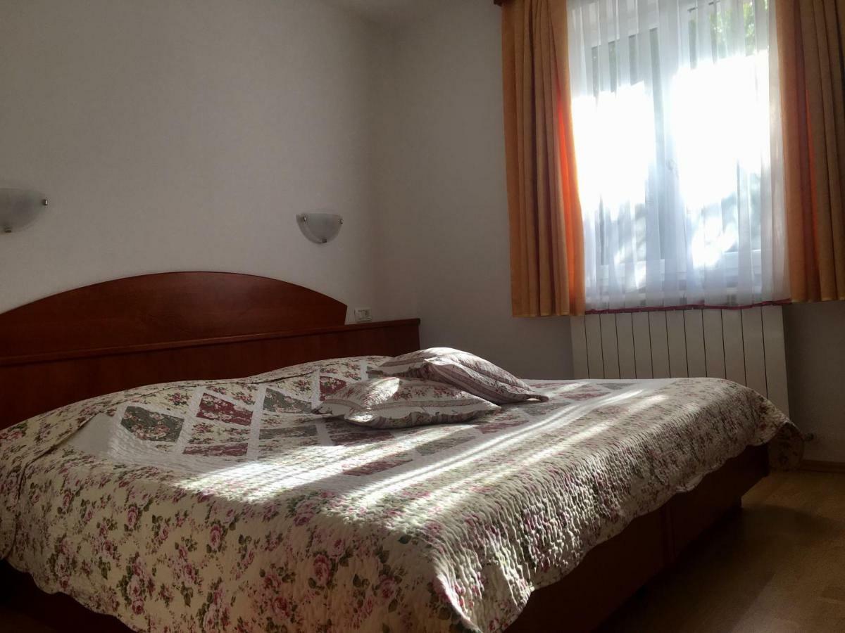 Farm Stay Pri Cepcovih Golac Exteriör bild