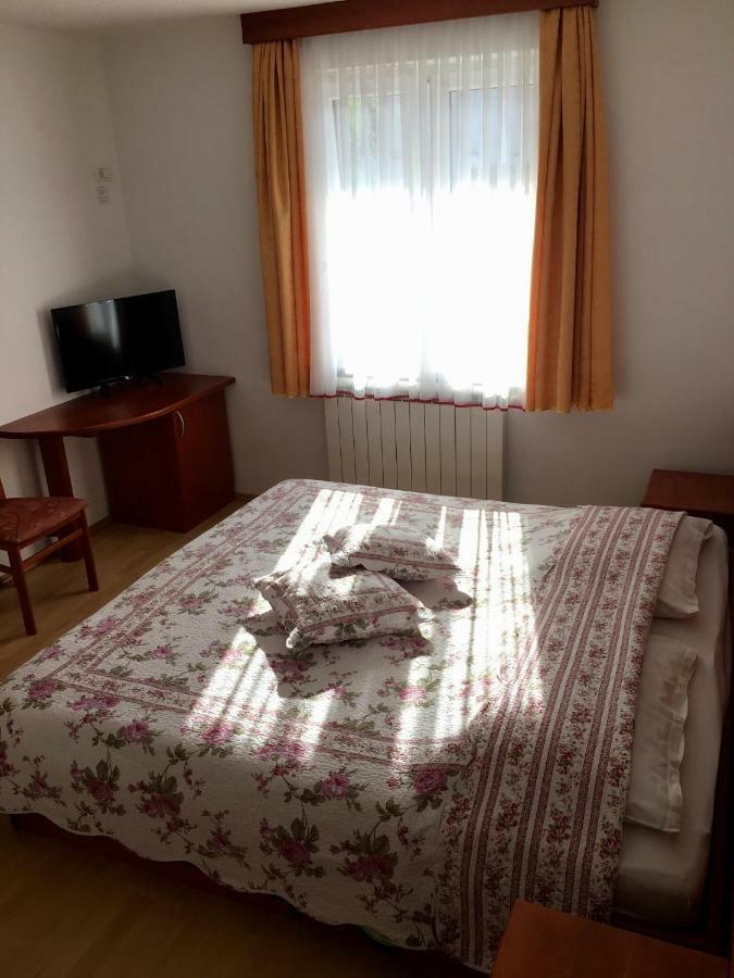 Farm Stay Pri Cepcovih Golac Exteriör bild